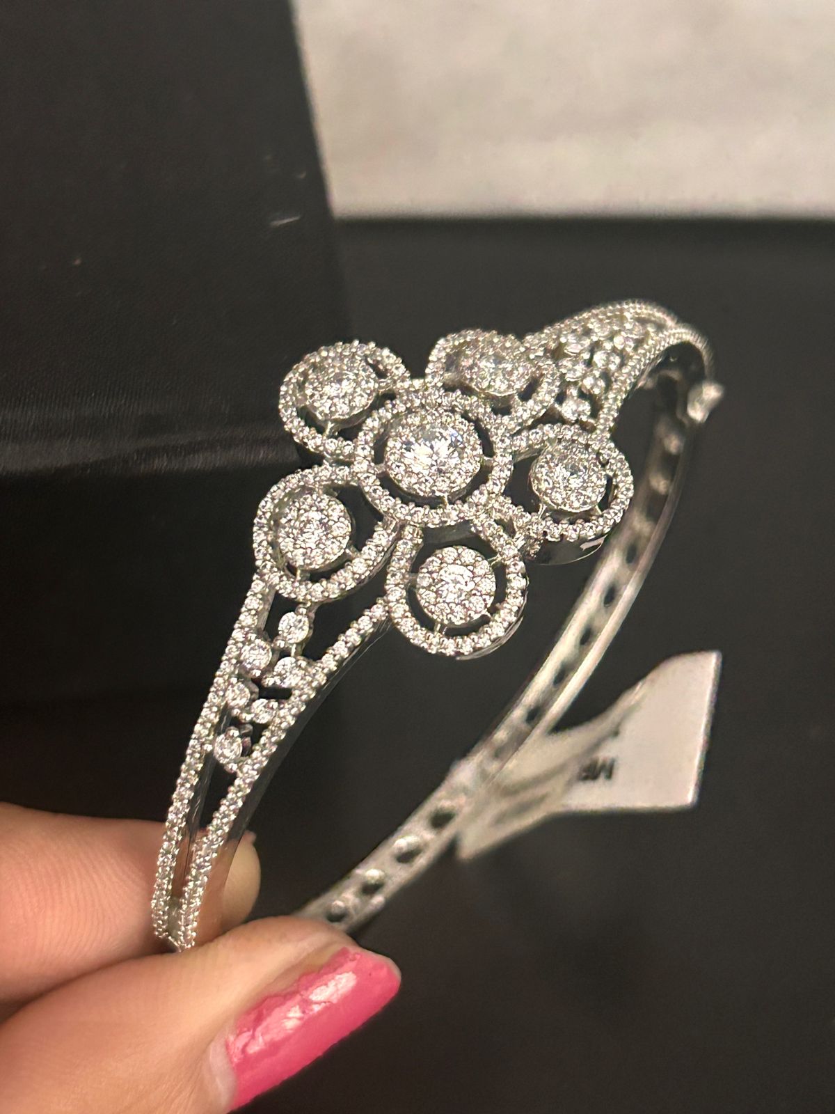 Sparkling Floral Diamond Openable Bracelet